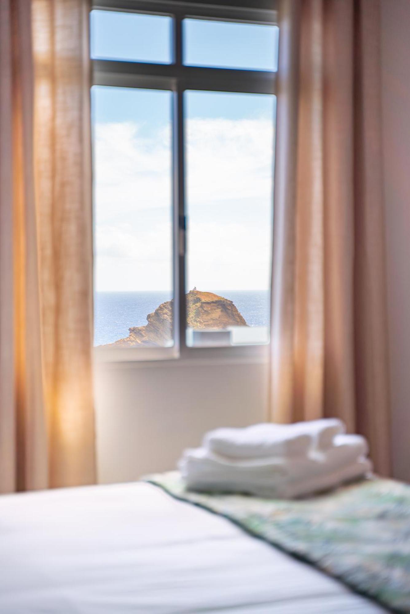 Lighthouse View- Pool * Porto Moniz