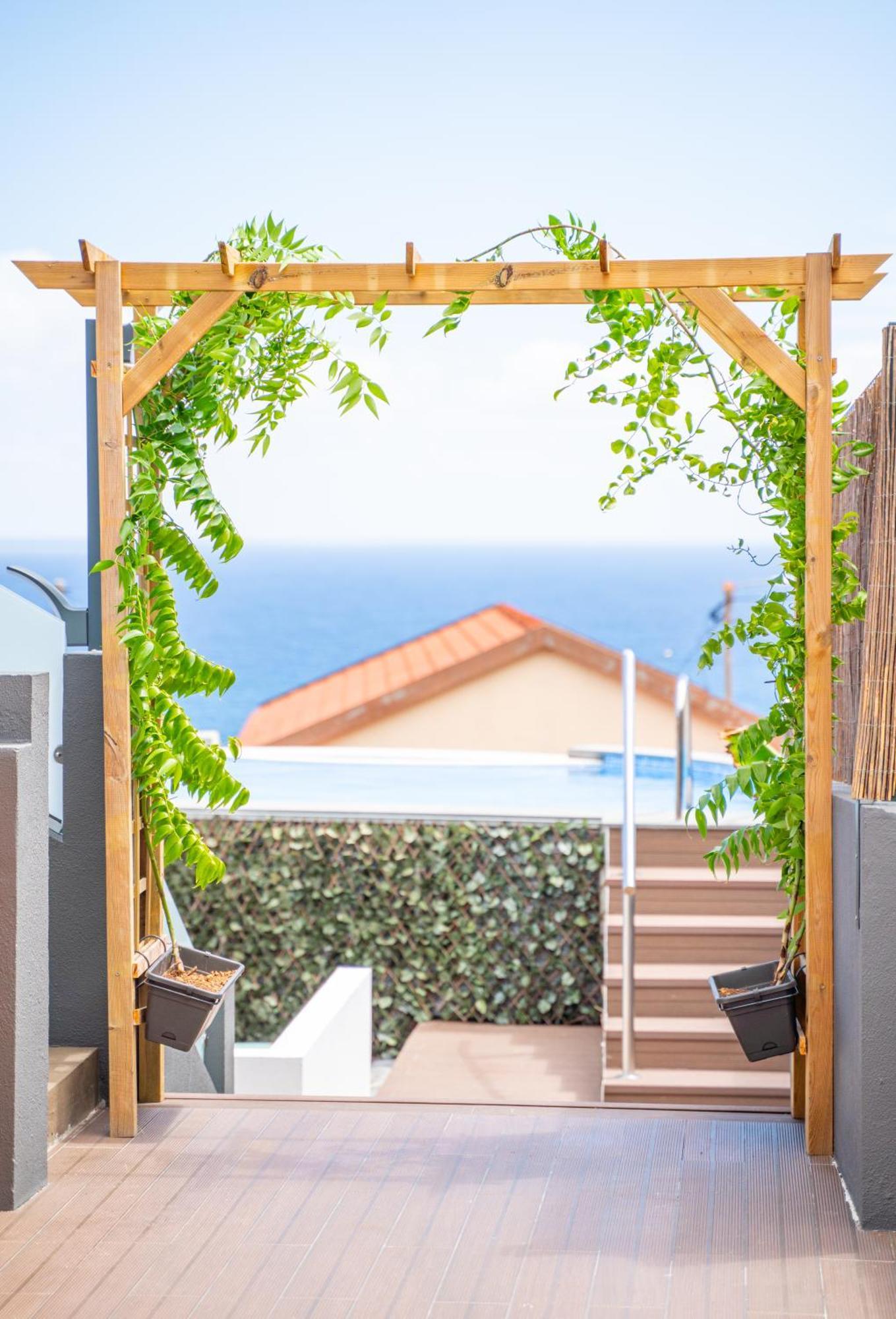 Lighthouse View- Pool * Porto Moniz